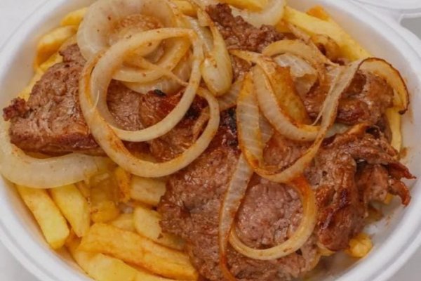 Bife Acebolado com batata frita