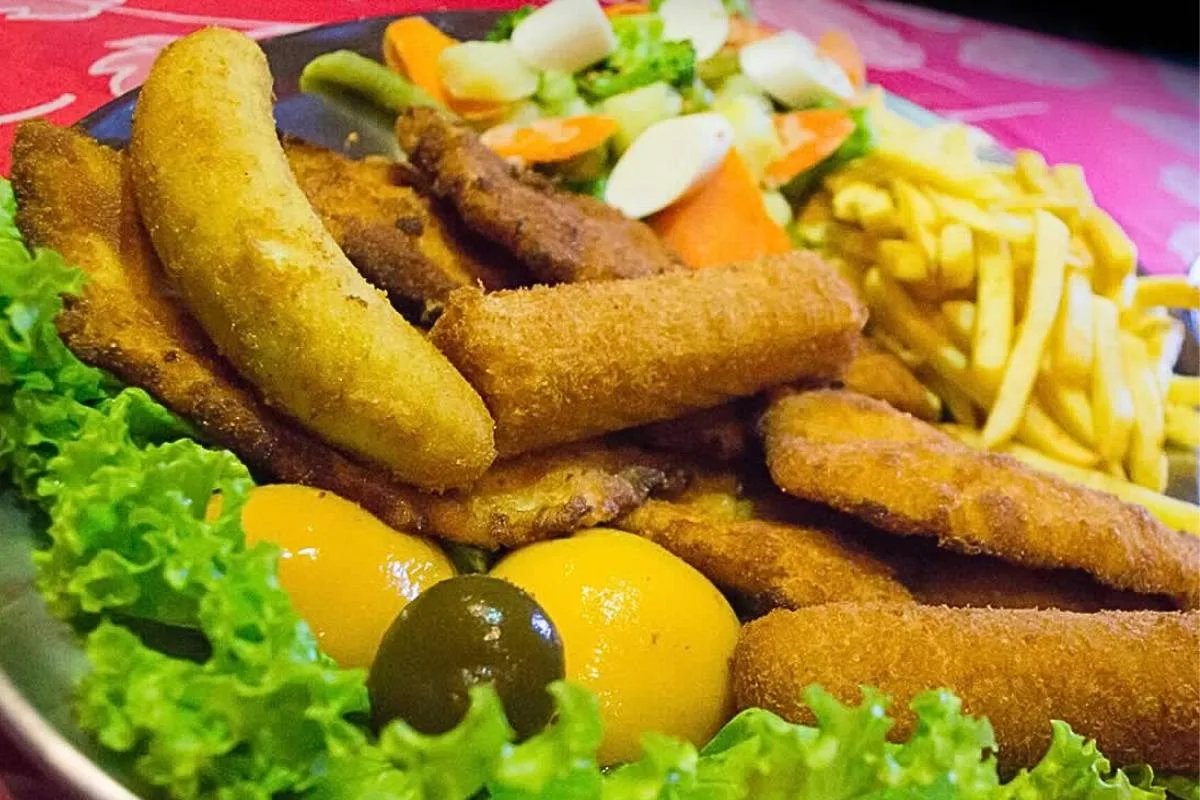 FILÉ DE FRANGO A CUBANA