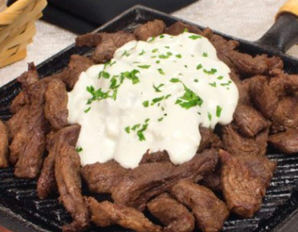 FILÉ MIGNON COM MOLHO GORGONZOLA