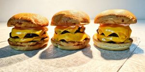 Trio BiG Cheddar Burger (3 Big Cheddar)